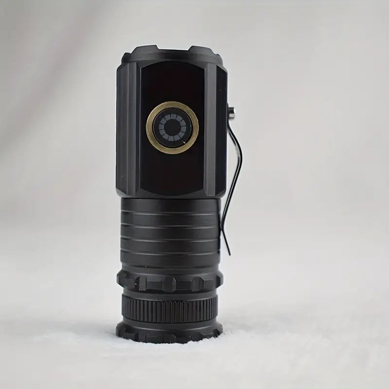 MaxPower™️ - Torcia tattica mini potente e indistruttibile.