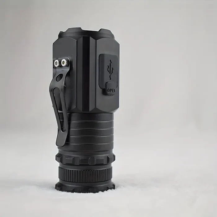 MaxPower™️ - Torcia tattica mini potente e indistruttibile.